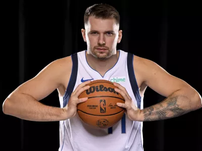 Luka Dončić priprave na novo sezono v ligi NBA ni začel po željah. Foto: Reuters