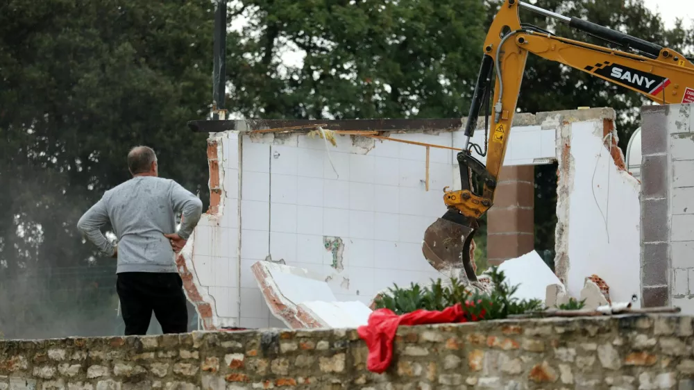 02.10.2024., Barbariga: Na podrucju Barbarige, pocela je nova tura rusenja bespravno sagradjenih objekata, mahom u vlasnistvu slovenskih drzavljana. Photo: Sasa Miljevic / PIXSELL/PIXSELL