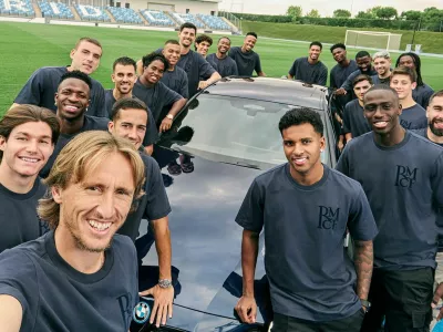 Luka Modrić (v ospredju) je s soigralci prevzel nove avtomobile BMW. F instagram