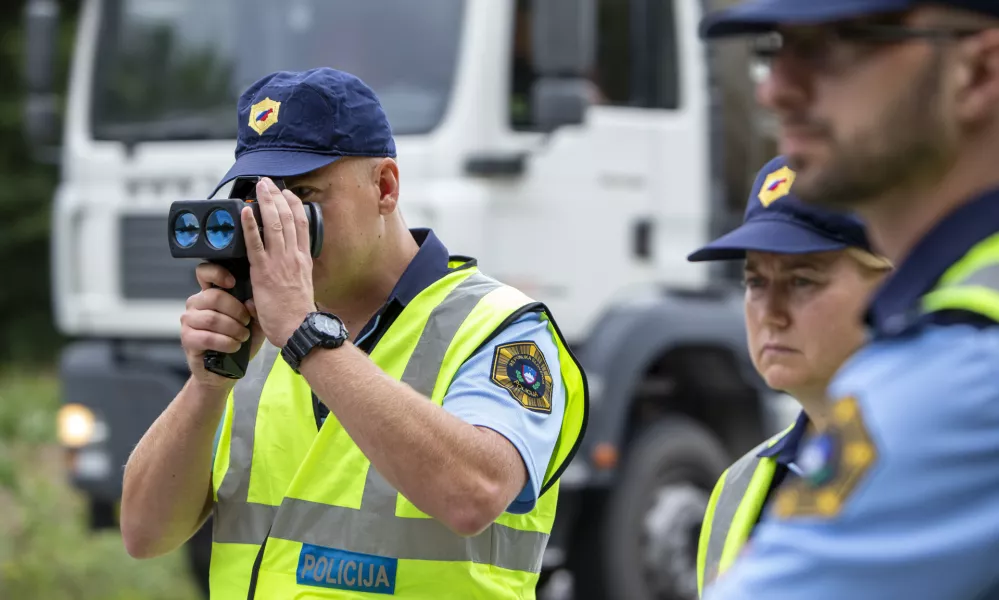 - radar - meritev hitrosti, - 13.08.2019 Spodnji Log - Vseevropska akcija Hitrost v kateri so sodelovali tudi slovenski policisti - glavni cilj akcije zmanjanje tevila prometnih nesre zaradi hitrosti - policijska kontrola policijski nadzor hitrosti na cestah - Policija //FOTO: Matjaž Rušt