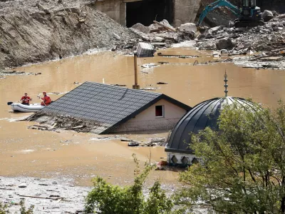 04.10.2024., Jablanica, BiH - Velike poplave zahvatile su dijelove BiH. Najteze je pogodjena Jablanica, gdje je, prema nekim informacijama, poginulo vise od 10 osoba. Situacija na cestama izuzetno je teska. Obustavljen je promet na cestama oko Jablanice, a jedini nacin da se iz Sarajeva stigne do Mostara je preko srednje Bosne. Photo: Armin Durgut/PIXSELL