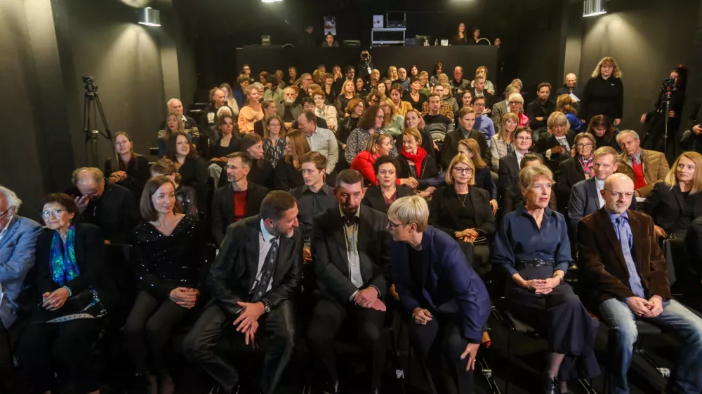 - 04.10.2024. - Premiera uprizoritve Povišica Georgesa Pereca v režiji Anđelke Nikolić; v novih začasnih prostorih SNG Drama Ljubljana, Mala Drama.//FOTO: Bojan Velikonja