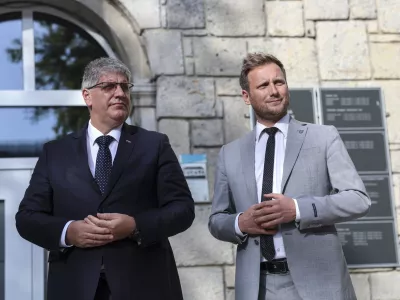 Boštjan Pokljukar, Gregor Košir- 22.08.2024 - sestanek ministra za notranje zadeve Boštjana Pokljukarja z županom Ribnice Samom Pogorelcem in podžupanom Kočevja Gregorjem Koširjem glede romske problematike //FOTO: Jaka Gasar