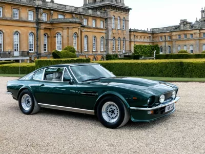 Aston martin vantage je leta 1977, ko je začel prodajno pot, veljal za prvi britanski superavto. Še danes je iskan, njegove cene pa dosegajo od sto do 200 dolarskih tisočakov. Foto: Reuters