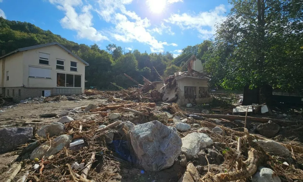 Slovenski reševalci pomagajo na opustošenih območjih. Foto: URSZR