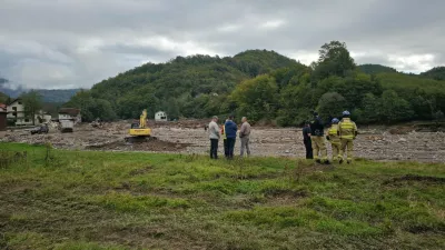 Slovenski reševalci pomagajo na opustošenih območjih. Foto: URSZR