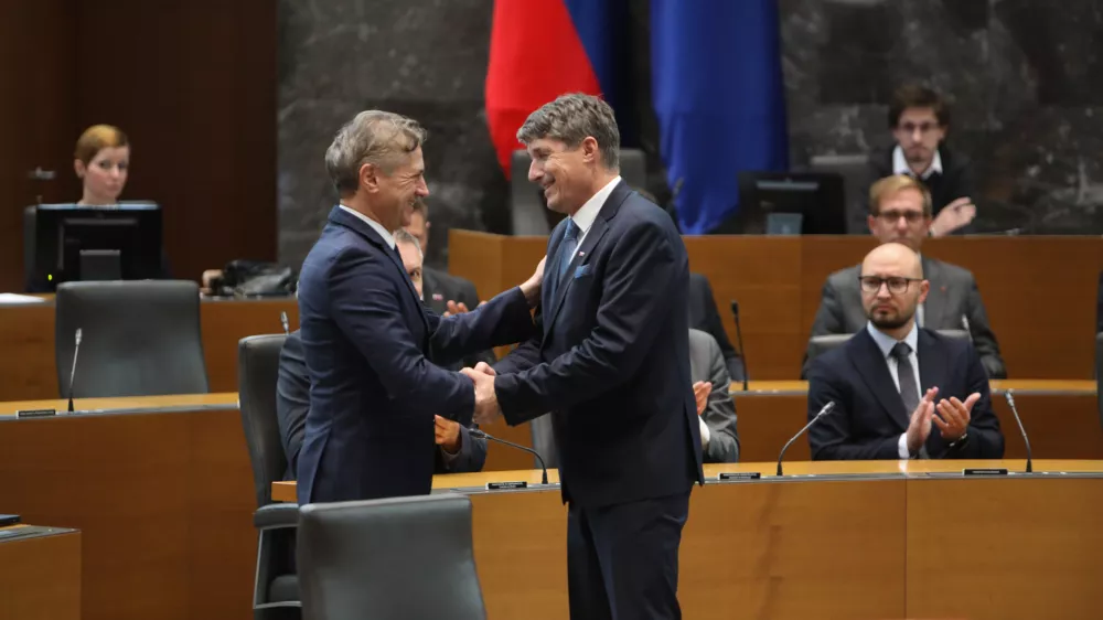 07.10.2024. Prisega novih dveh ministrov za obrambo in šolstvo Boruta Sajovic in Vinko Logarja v DZRS. Foto: Bojan Velikonja: 