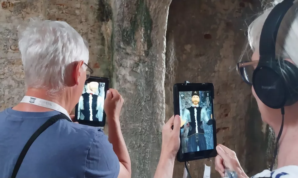 Obisk trdnjave sv. Nikolaja je mogoč samo z organiziranim prevozom, ogled in zgodovino pa lahko izveste s pomočjo aplikacije. 