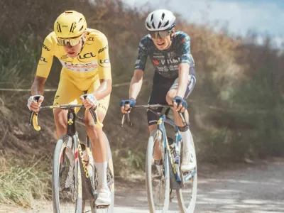 2XGAE1N Troyes, France. 07th July, 2024. Cycling - 2024 Tour de France - Stage 9 Troyes - Troyes, France - Tadej Pogacar, UAE Team Emirates, followed by Jonas Vingegaard, Visma Lease a Bike. Credit: SWpix/Alamy Live News Credit: SWpix/Alamy Live News