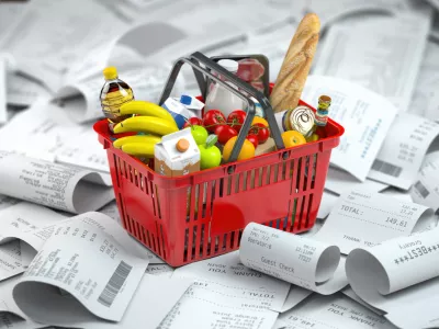 Shopping basket with foods on the pile of receipt. Consumerism and grocery expenses budget. 3d illustration / Foto: Bet_noire