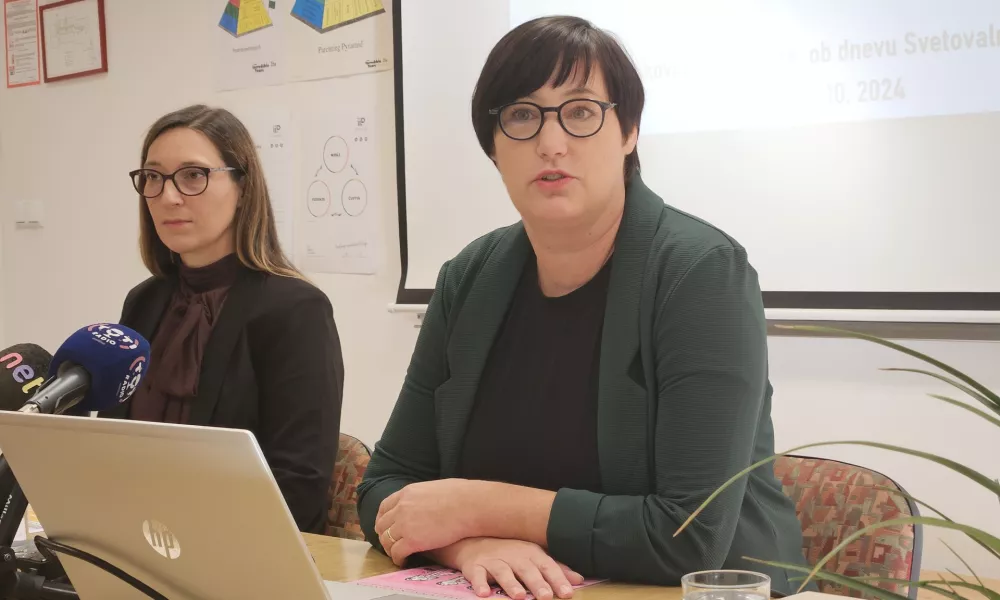 Maribor.Novinarska konferenca ob 72-letnici Svetovalnega centra za otroke, mladostnike in starse Maribor.Specialna pedagoginja Katja Rojs in direktorica centra Tadeja Batagelj. / Foto: Andreja Sersen Dobaj/sta