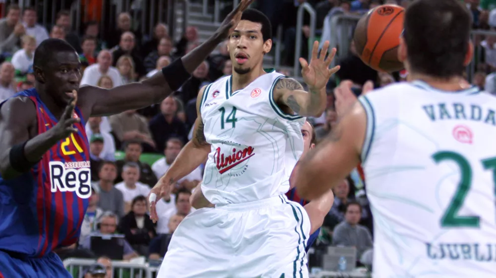 Danny Green (14)- košarka - Union Olimpija: FC Regal Barcelona, evroliga, 1. krog, skupina D:- Košarkarji Uniona Olimpije so dvanajsto sezono evrolige začeli s porazom v dvorani Stožice. S 86:64 (24:19, 41:30, 61:51) so jih premagali igralci Regal Barcelone.//FOTO: Luka Cjuha