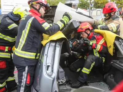 - Gasilci,- 27.09.2024. Heavy Rescue, sejemsko izobraževalni dogodek za gasilce v Ljubljani.//FOTO: Bojan Velikonja