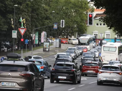 Gradbišče Linhartova19.08.2024 - gradbišče - do predvidoma 2. septembra bo v sklopu celovite rekonstrukcije Linhartove ceste v Ljubljani poleg že obstoječe popolne zapore te mestne prometnice med križiščema z Vojkovo in Železno cestoFOTO: Luka Cjuha