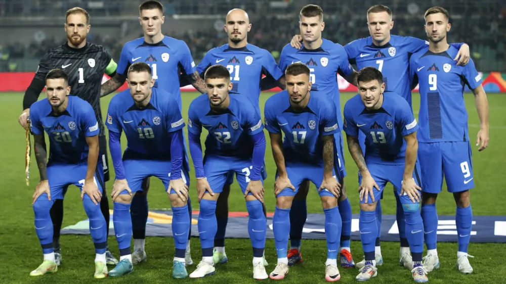 Soccer Football - UEFA Nations League - Group B3 - Kazakhstan v Slovenia - Central Stadium, Almaty, Kazakhstan - October 13, 2024 Slovenia players pose for a team group photo before the match REUTERS/Pavel Mikheyev