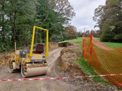 Pot spominov in tovarištva - PST - gradnja pri stopnišču med Cesto na Vrhovce in Grbo