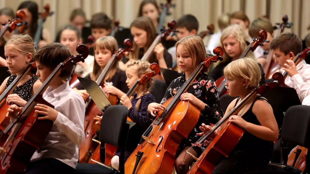 Cellofest Ljubljana je bienalno druženje slovenskih in tujih violončelistov vseh generacij. Foto: Robert Balen