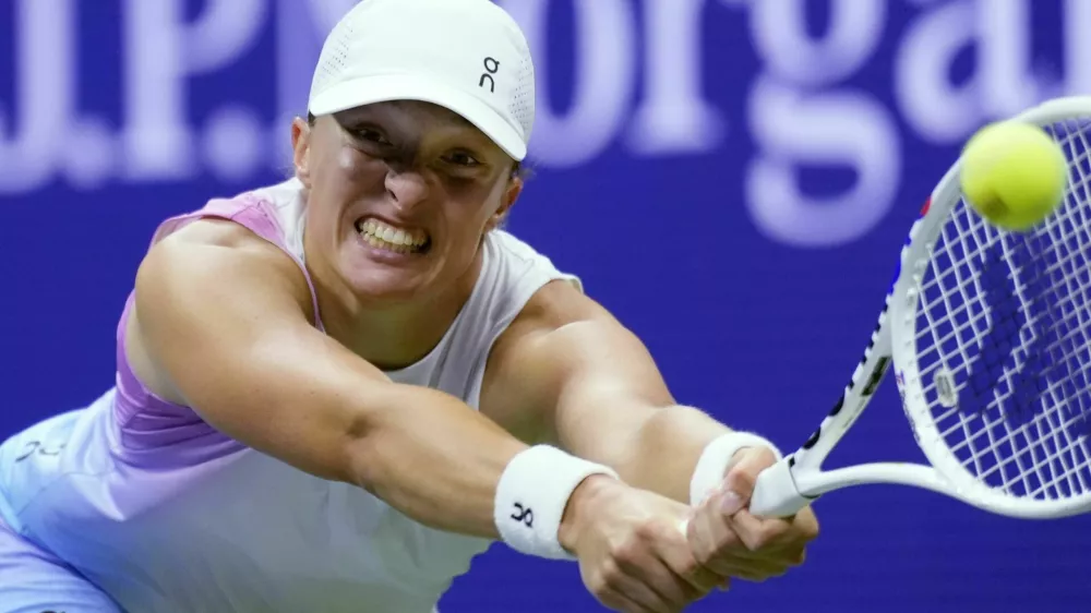 Iga Świątek, of Poland, returns to Jessica Pegula, of the United States, during the quarterfinals of the U.S. Open tennis championships, Wednesday, Sept. 4, 2024, in New York. (AP Photo/Eduardo Munoz Alvarez)