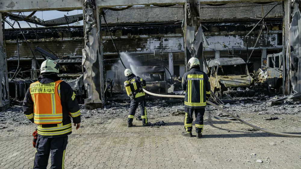 16 October 2024, Hesse, Stadtallendorf: Firefighters put out the fire at the new equipment depot of the Stadtallendorf volunteer fire department. Photo: Andreas Arnold/dpa