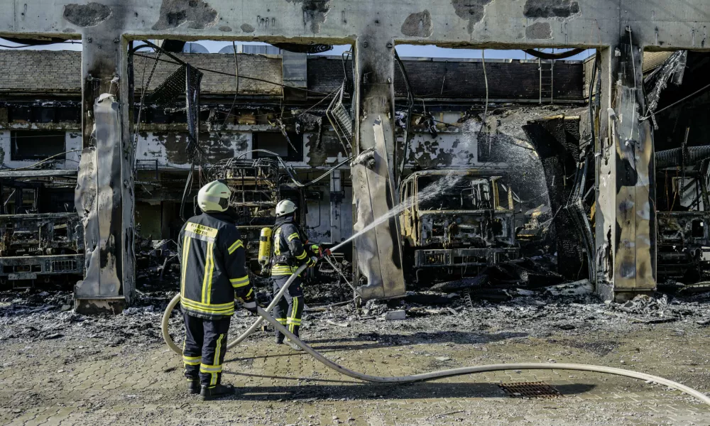 16 October 2024, Hesse, Stadtallendorf: Firefighters put out the fire at the new equipment depot of the Stadtallendorf volunteer fire department. Photo: Andreas Arnold/dpa