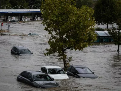 17 October 2024, France, Givors: Flooded cars seen in a commercial area after heavy rainfall in the region. Photo: Jean-Philippe Ksiazek/AFP/dpa