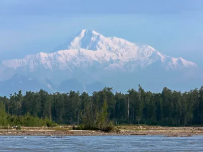 EK29D9 Mount McKinley with river, Alaska, USA