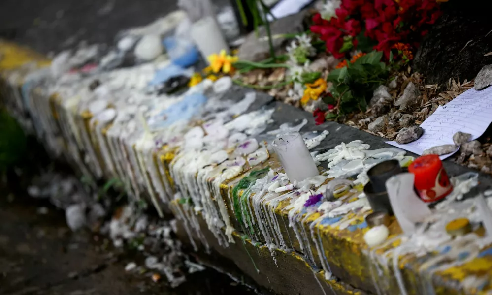 Tributes are left outside the hotel where Liam Payne, former One Direction band member, was found dead after he fell from a third-floor hotel room balcony, in Buenos Aires, Argentina, October 17, 2024. REUTERS/Agustin Marcarian   TPX IMAGES OF THE DAY