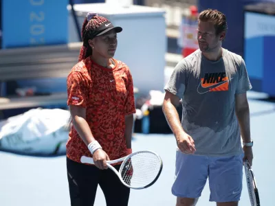 FILE PHOTO: Tokyo 2020 Olympics - Tennis Training - Ariake Tennis Park, Tokyo, Japan - July 19, 2021 Naomi Osaka of Japan speaks to her coach, Wim Fissette during training REUTERS/Hannah Mckay/File Photo