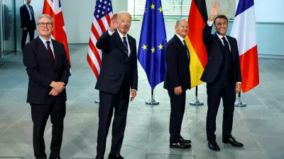 German Chancellor Olaf Scholz, U.S. President Joe Biden, Britain's Prime Minister Keir Starmer and French President Emmanuel Macron gesture during a family photo session, at the Chancellery in Berlin, Germany, October 18, 2024.  REUTERS/Fabrizio Bensch/Pool