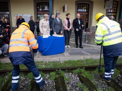 Ljubljana, Zelezniska postaja Ljubljana.Odkritje spominske plosce ob zacetku gradbenih del na Zelezniski postaji Ljubljana.