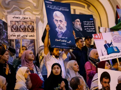 18 October 2024, Tunisia, Tunis: The images of Hamas leaders Yahya Sinwar and of Hezbollah leader Hassan Nasrallah are raised during a protest in Tunis against Israel's recent killing of Hamas leader Yahya Sinwar. Protesters held images of Sinwar and waived Palestinian flags and other symbols of the Palestinian resistance. Hamas' top leader Sinwar was killed by Israeli soldiers in Rafah, in the south of the Gaza Strip. Photo: Hasan Mrad/IMAGESLIVE via ZUMA Press Wire/dpa