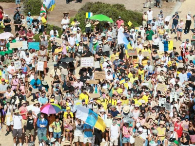 20 October 2024, Spain, Las Palmas De Gran Canaria: Dozens of people take part in a demonstration against the tourism and development model of the Canary Islands, in Las Palmas de Gran Canaria. Around 10,000 people joined demonstrations against mass tourism on the Canary Islands, according to police estimates, the Spanish news agency Europapress reported on Sunday. Photo: Europa Press Canarias/EUROPA PRESS/dpa