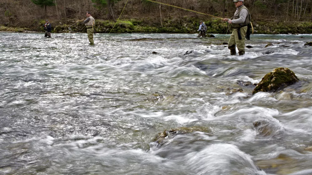 Sava Bohinjka  - otvoritev ribolovne sezone 2011 - ribiči - ribičija - ribolov - muharjenje //FOTO: Jaka AdamičOPOMBA: ZA OBJAVO V PRILOGI – DNEVNIKOV OBJEKTIV - REPORTAŽA