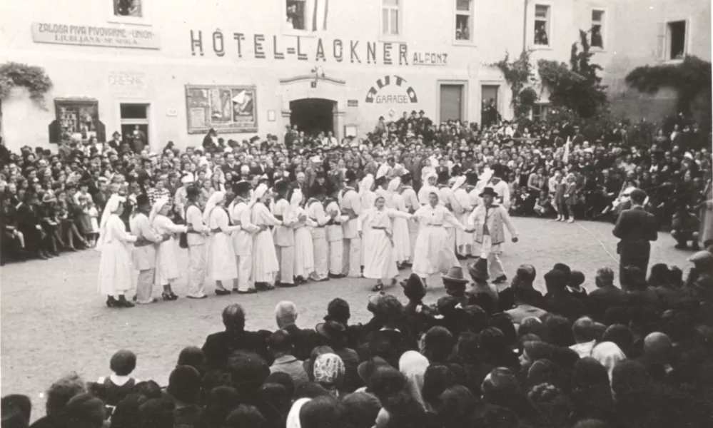 Metliška rešetca na festivalu v Črnomlju leta 1939 Foto: Rudolf Mušic / arhiv Glasbenonarodopisnega inštituta ZRC SAZU