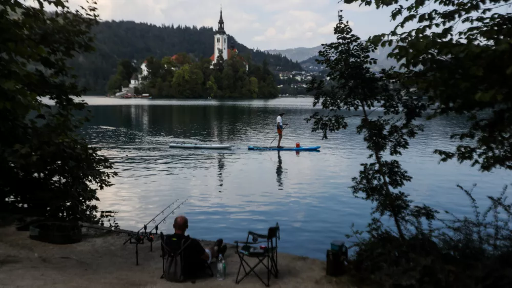 - 03.09.2024. - Bled, Blejsko jezero, turizem, sup, ribič.//FOTO: Bojan Velikonja / Foto: Bojan Velikonja