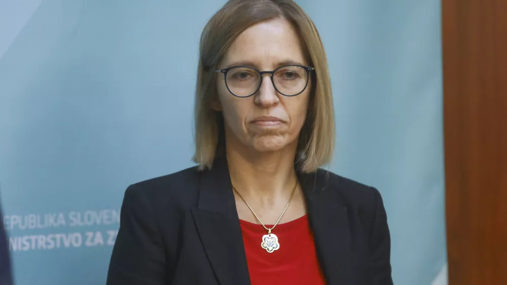 nova ministrica za zdravje dr. Valentina Prevolnik Rupel,- 16.10.2023 – Ministrstvo za zdravje - primopredajo poslov med dr. Robertom Golobom, ki je začasno opravljal funkcijo ministra za zdravje, in novo ministrico za zdravje dr. Valentino Prevolnik Rupel, //FOTO: Luka Cjuha