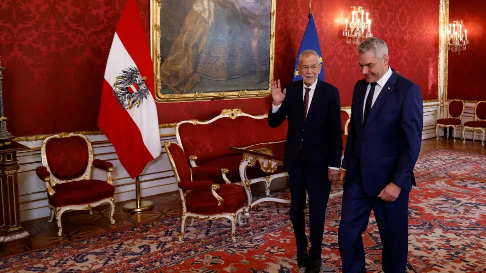 Austrian President Alexander Van der Bellen welcomes Chancellor and head of People's Party (OEVP) Karl Nehammer in Hofburg Palace in Vienna, Austria, October 21, 2024. REUTERS/Leonhard Foeger