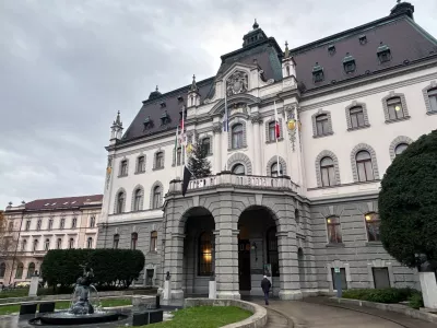 Kongresni trg črna zastava streljanje v Pragi Foto: Facebook/Univerza v Ljubljani