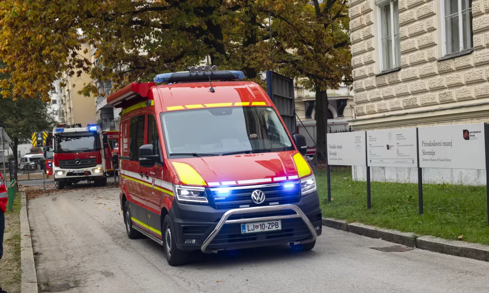 Ljubljana, Narodni muzej Slovenije.Vaja evakuacije iz objekta v organizaciji Narodnega muzeja Slovenije, Prirodoslovnega muzeja Slovenije, Slovenskega muzejskega drustva in Zavoda za varstvo kulturne dediscine Slovenije skupaj z Gasilsko brigado Ljubljana, Policijsko upravo Ljubljana, ministrstvom za kulturo in drzavnim zborom.