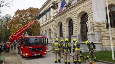 Ljubljana, Narodni muzej Slovenije.Vaja evakuacije iz objekta v organizaciji Narodnega muzeja Slovenije, Prirodoslovnega muzeja Slovenije, Slovenskega muzejskega drustva in Zavoda za varstvo kulturne dediscine Slovenije skupaj z Gasilsko brigado Ljubljana, Policijsko upravo Ljubljana, ministrstvom za kulturo in drzavnim zborom.