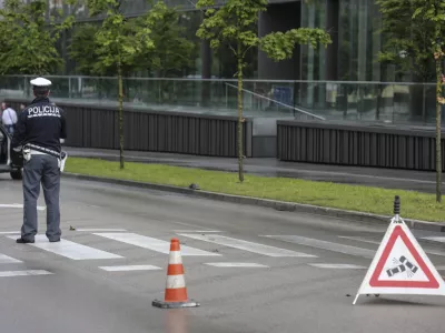 ﻿- 12.05.2016 - prometna nesreča - Vilharjeva cesta - ogled kraja prometne nesreče - policija - varnost v prometu   ///FOTO: Luka Cjuha.