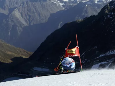 Alpine Skiing - FIS Alpine Ski World Cup - Men's Giant Slalom - Soelden, Austria - October 27, 2024 Slovenia's Zan Kranjec in action during the men's giant slalom REUTERS/Leonhard Foeger