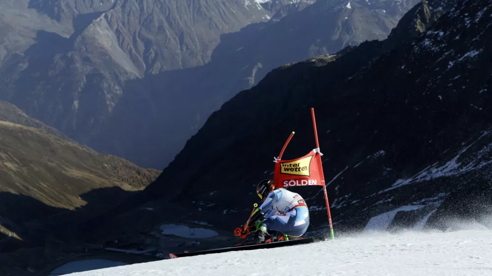 Alpine Skiing - FIS Alpine Ski World Cup - Men's Giant Slalom - Soelden, Austria - October 27, 2024 Slovenia's Zan Kranjec in action during the men's giant slalom REUTERS/Leonhard Foeger