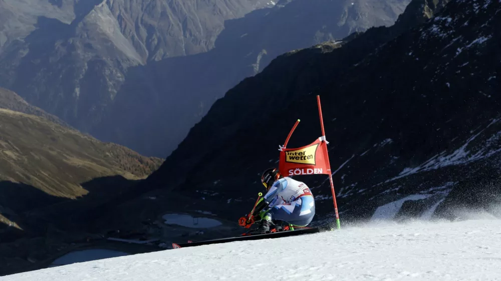 Alpine Skiing - FIS Alpine Ski World Cup - Men's Giant Slalom - Soelden, Austria - October 27, 2024 Slovenia's Zan Kranjec in action during the men's giant slalom REUTERS/Leonhard Foeger