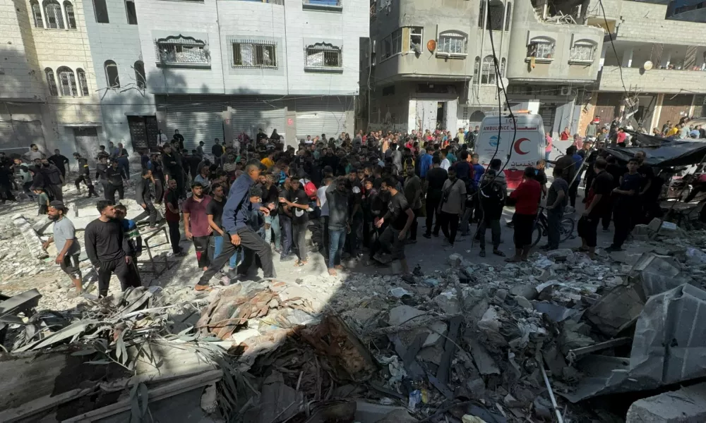 Palestinians inspect the site of an Israeli strike on a school sheltering displaced people, amid the ongoing Israel-Hamas conflict, in Gaza City, October 27, 2024. REUTERS/Ayman Al Hassi