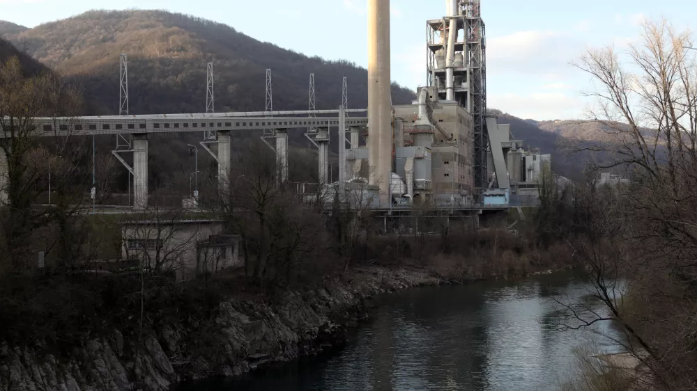 ﻿- 24.03.2021 – Salonit Anhovo - cementarna z dovoljenjem za sosežig odpadkov - sežigalnica odpadkov//FOTO: Tomaž Skale