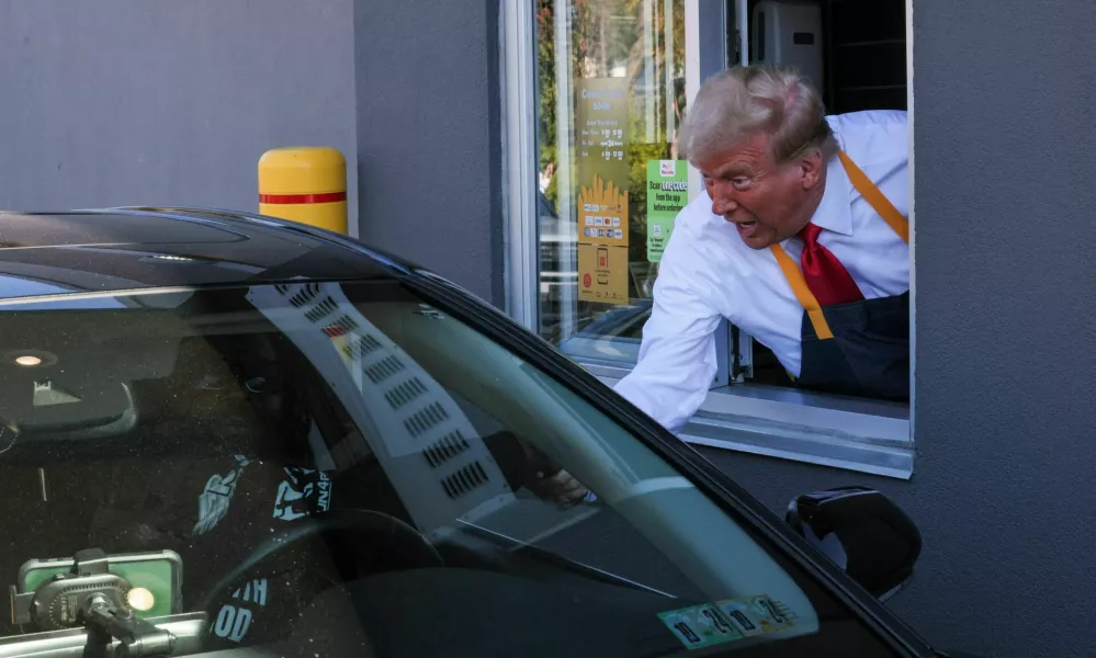 Republican presidential nominee and former U.S. President Donald Trump serves food at a McDonalds restaurant in Feasterville-Trevose, Pennsylvania, U.S. October 20, 2024. REUTERS/Brian Snyder  TPX IMAGES OF THE DAY  REFILE - REMOVING REFERENCE TO CUSTOMER