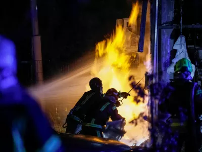 Firefighters work at a site of an apartment building hit by a Russian drone strike, amid Russia's attack on Ukraine, in Kyiv, Ukraine October 29, 2024. REUTERS/Gleb Garanich