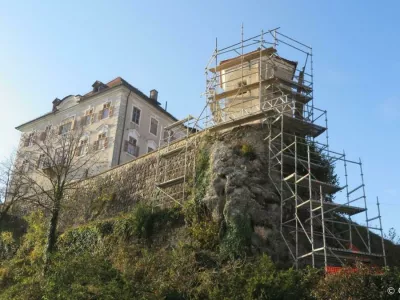 Občina Kamnik se je lotila temeljite obnove obeh grajskih stolpičev na Zapricah. Foto: Občina Kamnik