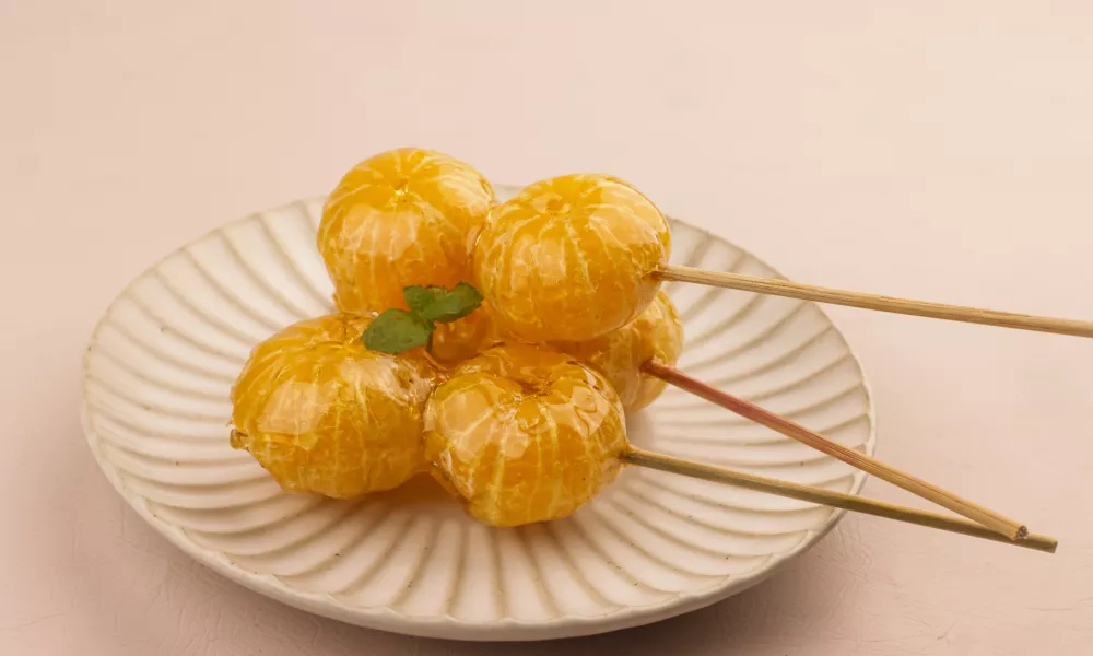 Tanghulu is Skewered Fruits Dipped in Sweet Sugar Syrup. / Foto: Sri Widyowati